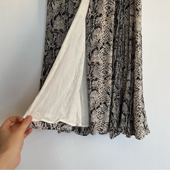 Reformation Carine Dress Snake Skin Print Chiffon Wrap Midi Short Sleeve XS - Picture 9 of 13